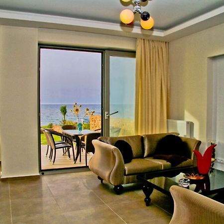 Sea View Beachfront Villa Peri Гувес Екстер'єр фото