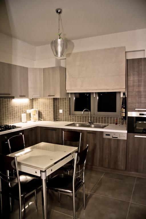 Sea View Beachfront Villa Peri Гувес Екстер'єр фото