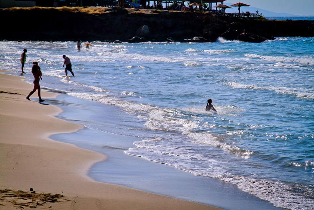 Sea View Beachfront Villa Peri Гувес Номер фото