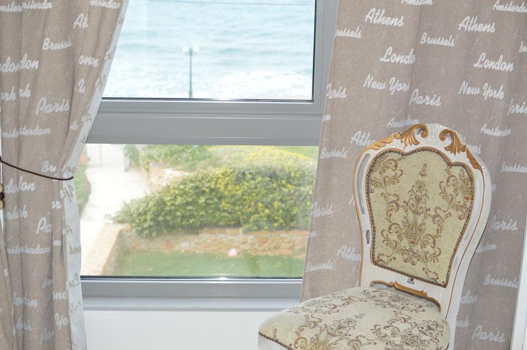 Sea View Beachfront Villa Peri Гувес Екстер'єр фото