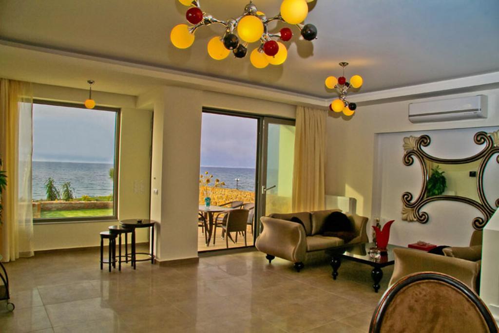 Sea View Beachfront Villa Peri Гувес Екстер'єр фото