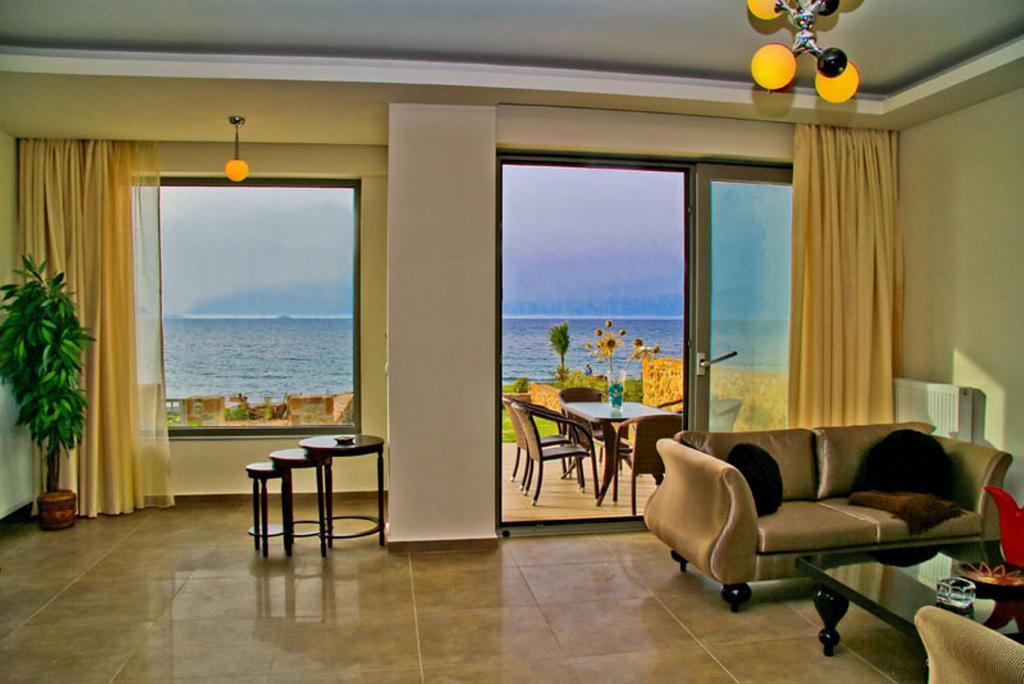Sea View Beachfront Villa Peri Гувес Екстер'єр фото